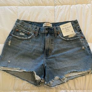 Abercrombie & Fitch Mid Rise Boyfriend Short